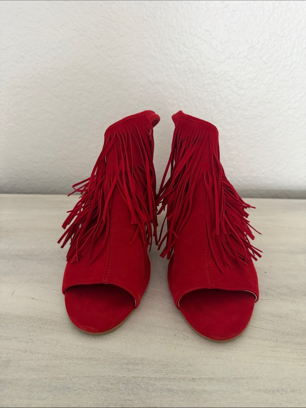 Vince Camuto Winveer Red Suede Fringe Peep-Toe Block Heels Size 10 - Picture 3 of 9